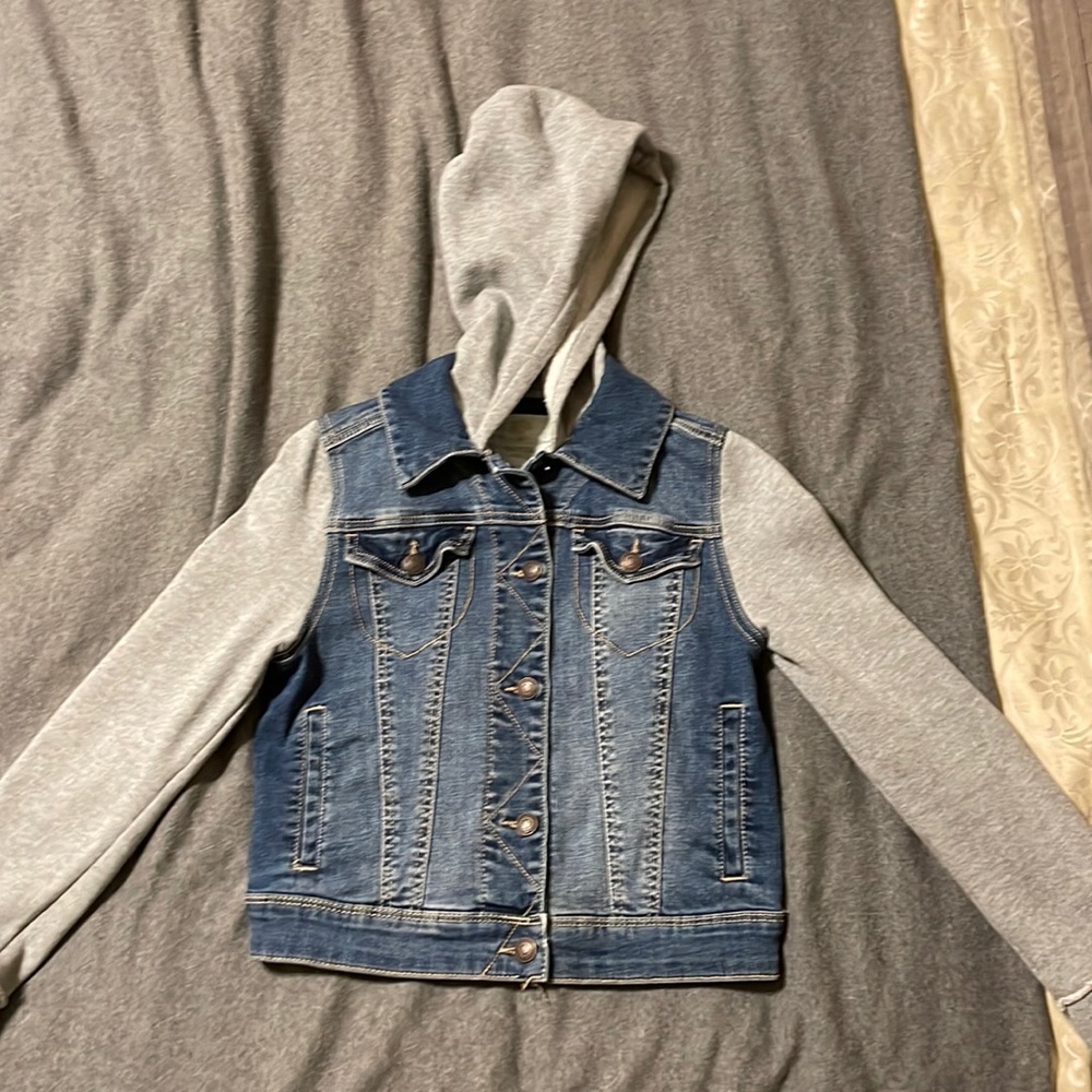 Tucker Tate size (M)8/10 kids, hoodie jean jacket